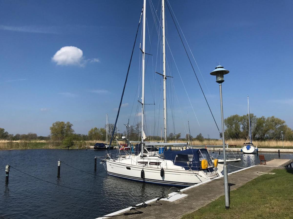 Blick Auf Yachthafen An Der Ostsee Иккермюнде Экстерьер фото